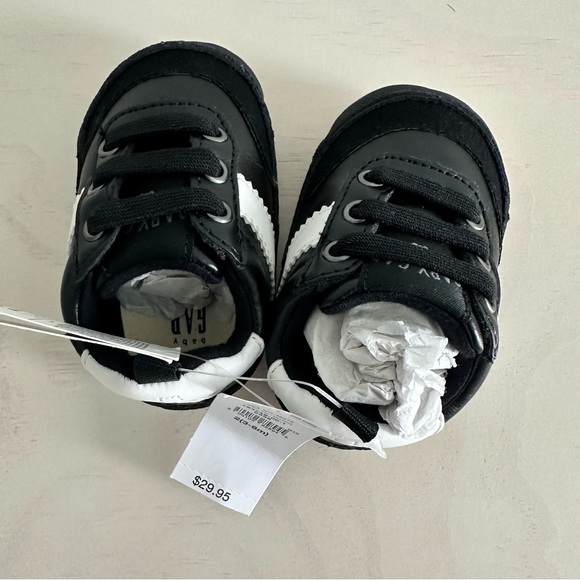 BabyGap stripe sneaker - Picture 4 of 4